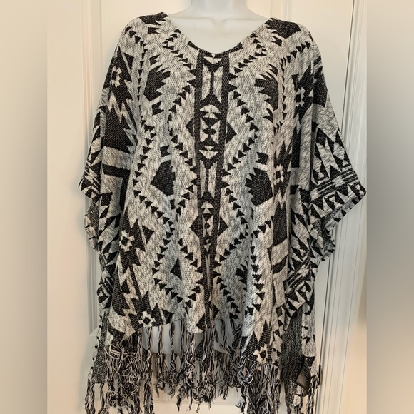 Printed poncho sweater - Picture 1 of 4